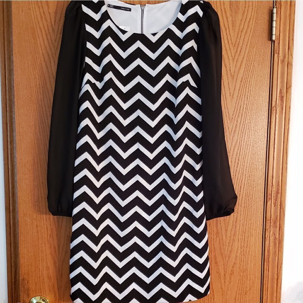 NWT Maurices Black & White Chevron Dress Sz M